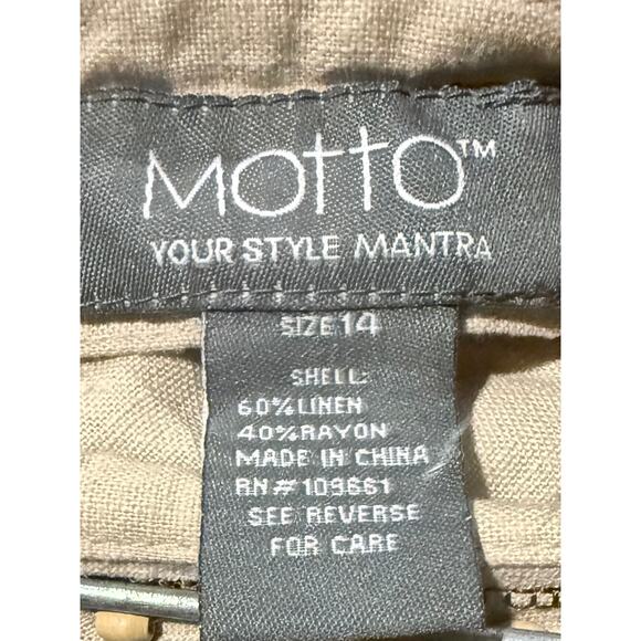 Motto Blouse – Women’s Size 14 – Tan Hi-Low Floral with Wood Beading - Picture 7 of 7